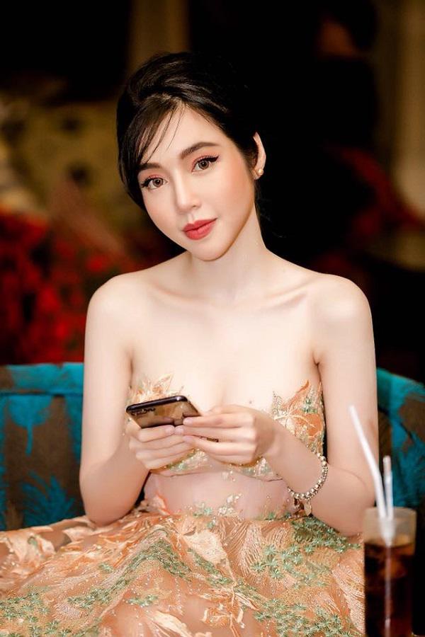 dan tinh ngac nhien truoc net khac biet tren mat elly tran khi co khoe anh mat moc - 8