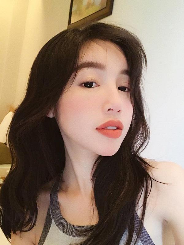 dan tinh ngac nhien truoc net khac biet tren mat elly tran khi co khoe anh mat moc - 9