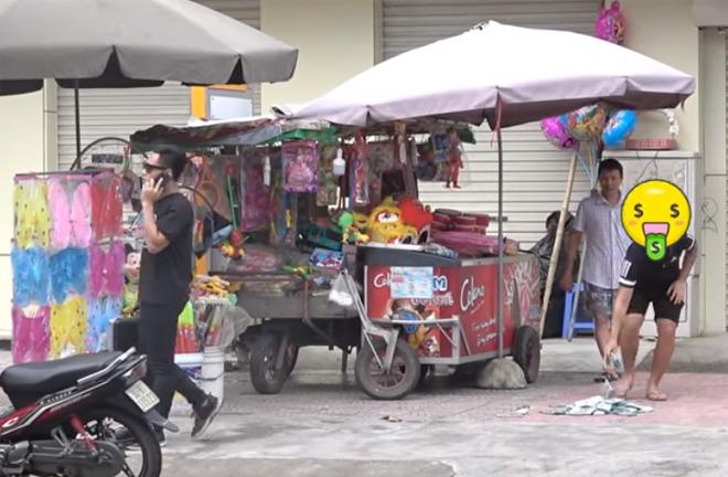 nhom thanh nien gia vo danh roi mot vali tien de thu long nguoi tot va cai ket lo nang - 2