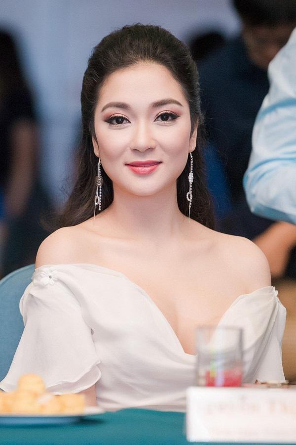 khi got bo het son phan, ai moi thuc su la hoa hau cua cac hoa hau? - 19