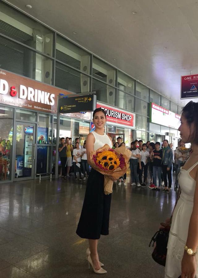 trang diem don gian khi ve nha, tan hoa hau 2018 con rang ro hon ca luc dang quang - 12