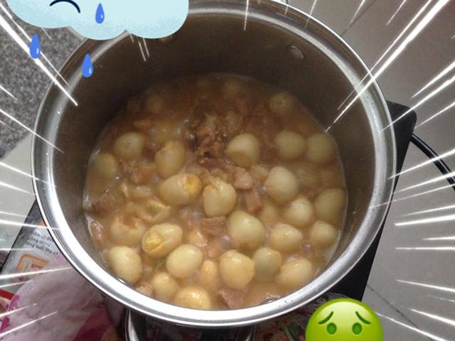 Rang thịt lõng bõng nước, chàng trai hỏi lỗi sai, dân mạng cười sai ngay khi quyết định vào bếp
