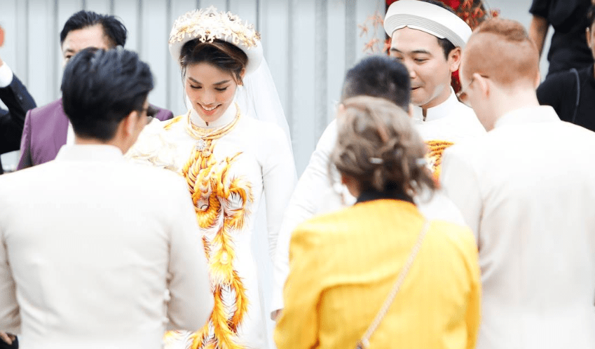 nhan sac lan khue trong dam hoi sang nay: dep nhu... binh thuong! - 4