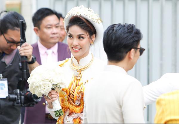 nhan sac lan khue trong dam hoi sang nay: dep nhu... binh thuong! - 3