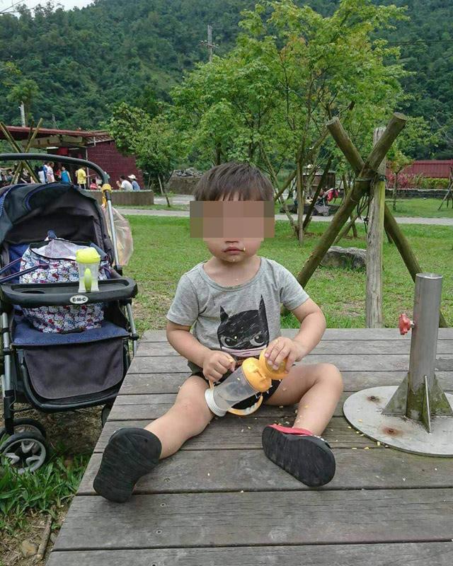 toi nha chong cu de tham con, nguoi me nga quy khi thay hinh anh con trai 3 tuoi - 4