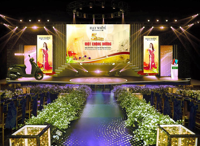 gan 500 co gai "do sac" tai su kien ky niem 5 nam thanh lap elly white - 1