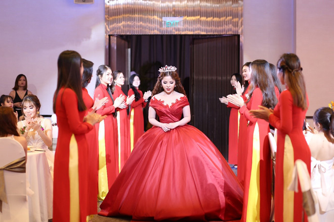 gan 500 co gai "do sac" tai su kien ky niem 5 nam thanh lap elly white - 3