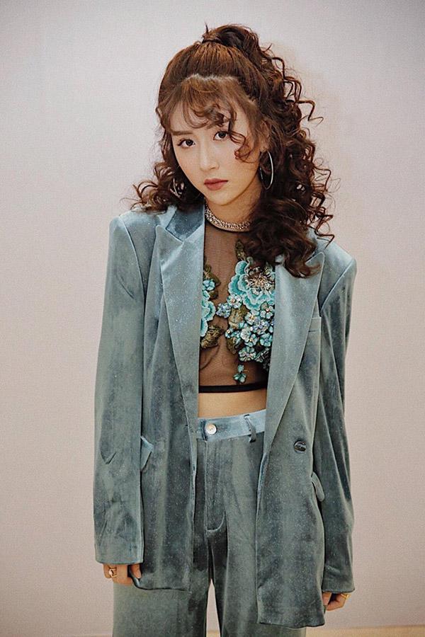 khi ho ngoc ha "thu suc" voi toc xoan ba thim va day la cai ket - 9