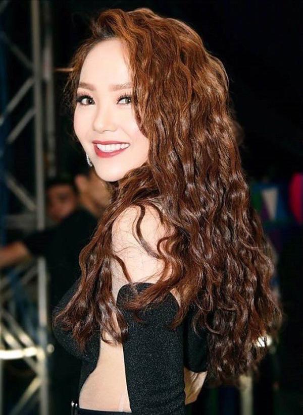 khi ho ngoc ha "thu suc" voi toc xoan ba thim va day la cai ket - 6