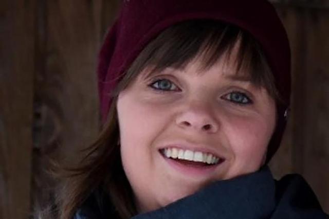 tham kich ngay cuoi: co dau tu vong vi bi xe keo cua em trai lat up vao nguoi - 4