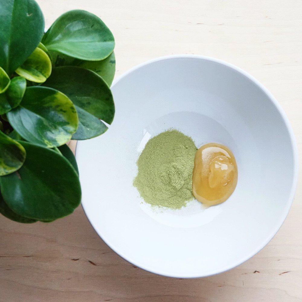 thoa mat na mat ong theo cach nay, mun va vet tham lau nam cung bien mat - 5