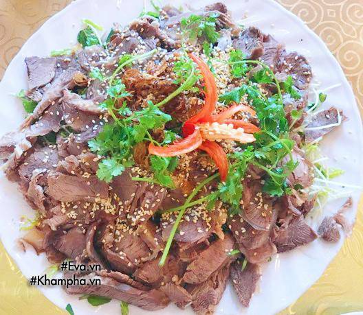 Thực Đơn Tiệc Cưới Sao Việt: Người Sang Trọng, Người Bình Dân Bất Ngờ