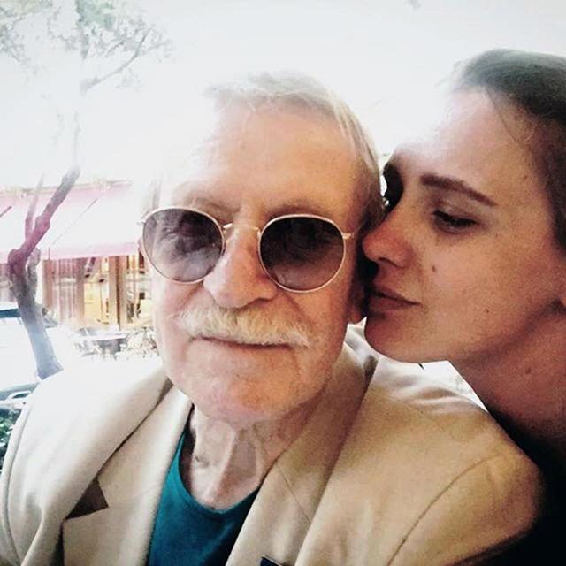 chong 88 tuoi ngoai tinh, co vo 28 tuoi danh ghen nhan tinh tre sung tim mat may - 2