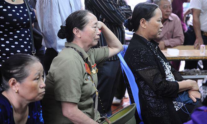 hinh anh xuc dong nguoi dan tien dua chu tich nuoc tran dai quang - 4