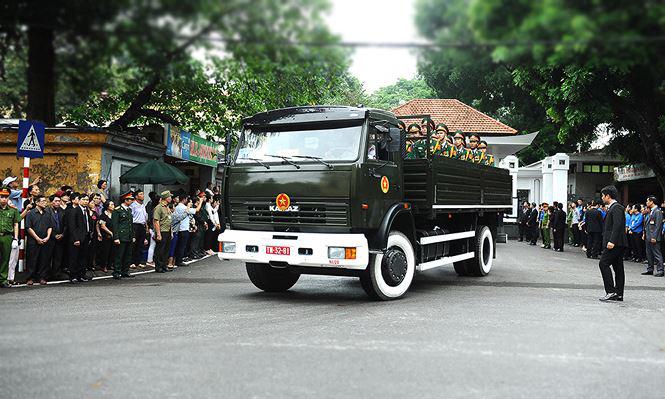 hinh anh xuc dong nguoi dan tien dua chu tich nuoc tran dai quang - 5