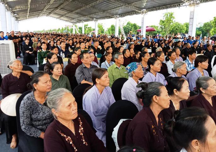 nguoi dan que nha roi le xem le truy dieu chu tich nuoc tran dai quang - 1