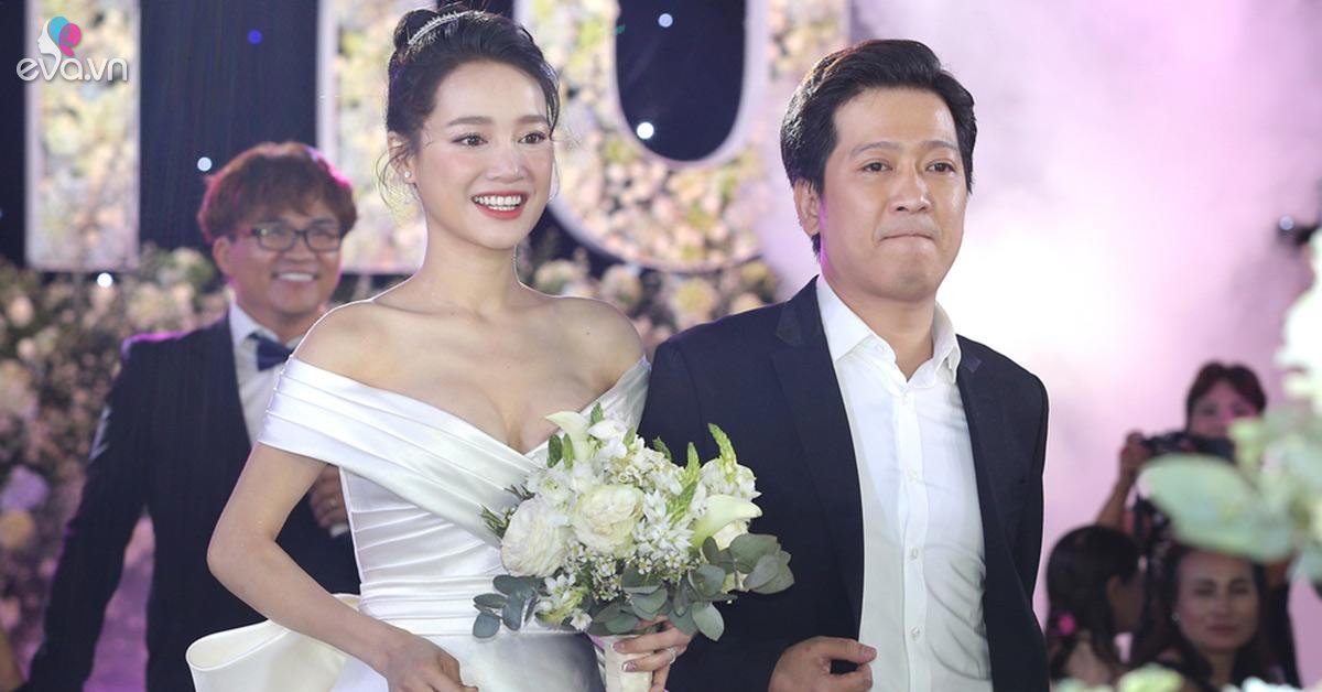 Nhìn lại váy cưới Nhã Phương, fans giật mình vì chi tiết táo bạo chưa từng thấy của cô dâu