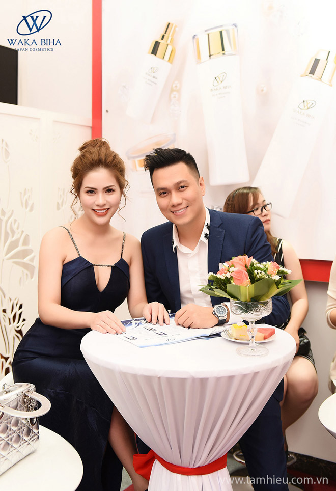 phat hien dien vien viet anh tang qua cho vo hotgirl de ”lam lanh” - 1