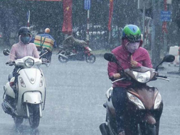 Đầu tuần nắng nóng chấm dứt, Hà Nội mưa dông, xuất hiện áp thấp nhiệt đới diễn biến phức tạp