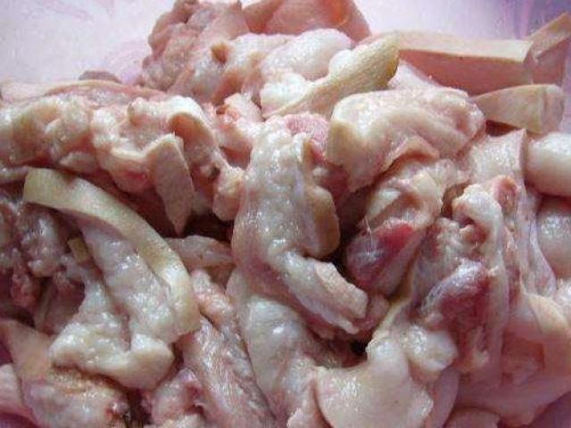 Phần bẩn nhất của thịt lợn đầy ký sinh trùng dù giá rẻ đến mấy cũng không nên mua