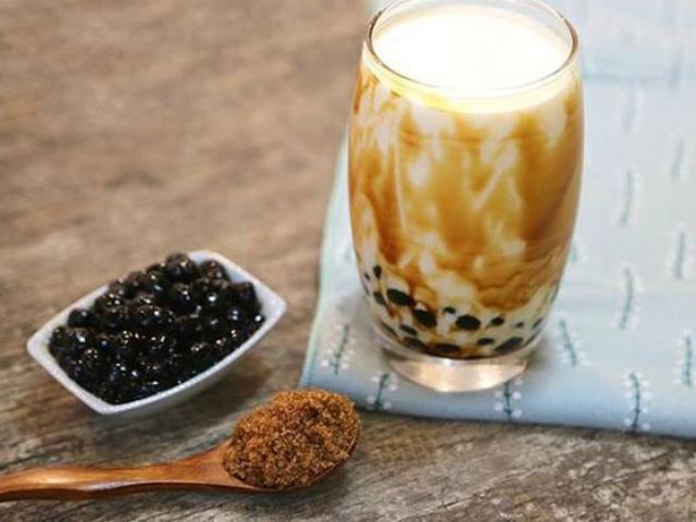 Chuyên gia Singapore cảnh báo: Trà sữa trân châu đường đen là loại trà nguy hại nhất tới sức khỏe