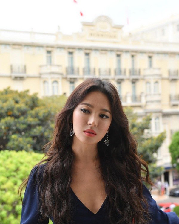 Tung loạt ảnh đẹp thổn thức: Song Hye Kyo chứng minh phụ nữ đẹp ...