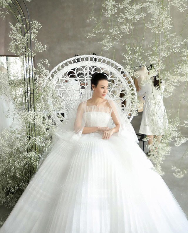 Áo cưới Hàn Quốc xếp ly nhiều tầng