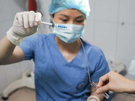 Cận cảnh quá trình bơm tinh trùng vào tử cung để mang thai, chỉ tốn 5-10 triệu tại Việt Nam