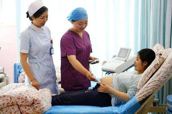 Chồng đưa vợ đi đẻ con đầu, bác sĩ nhìn “vùng kín” nói: Đây không phải đứa con đầu lòng - 2