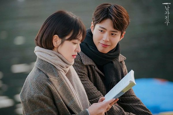 Sau 1 Tháng Dính Tin Cặp Với Song Hye Kyo, Park Bo Gum Lộ Diện, Thái Độ Gây  Chú Ý