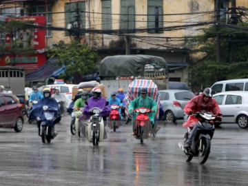Thời tiết ngày 8/8: Áp thấp nhiệt đới suy yếu, Hà Nội có mưa dông và gió giật mạnh