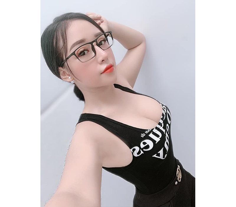 Nguyễn Trang, hay còn được dân mạng biết tới với biệt danh Chan Chan, là một trong những hotgirl sở hữu lượng follow khủng nhờ sở hữu nhan sắc xinh đẹp rạng ngời.
