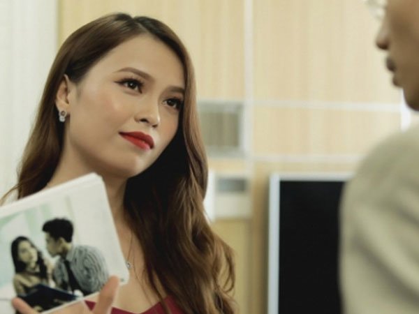 Đón Tôi Về Khách Sạn, Anh Bận Việc Đưa Gái Lạ Vào Nhà Nghỉ
