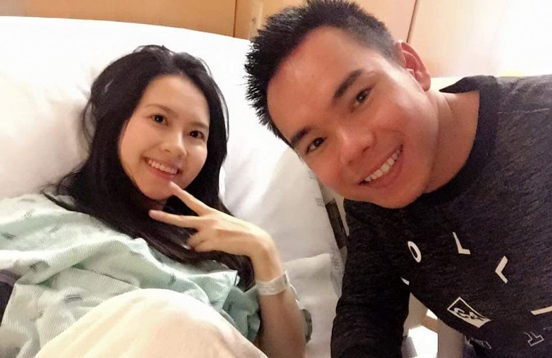Miss teen Huyền Trang tăng cân nhẹ khi mang thai. Điều đặc biệt cô hạnh phúc khi luôn có chồng ở bên lúc sinh nở.
