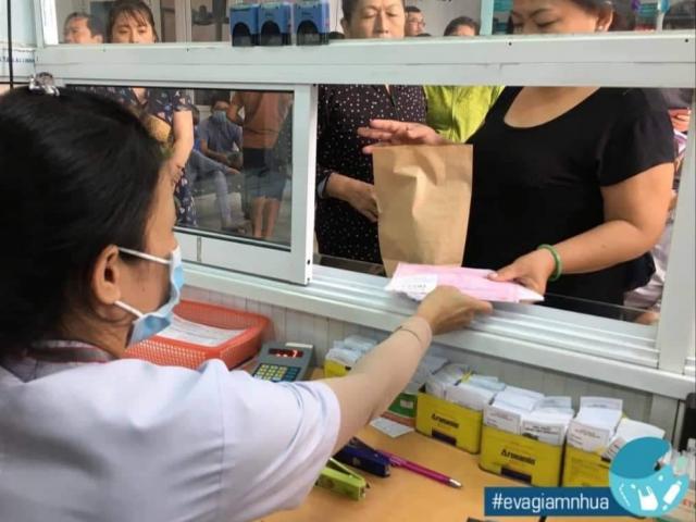 Nhiều bệnh viện nói không với rác thải nhựa, bệnh nhân hưởng ứng tích cực
