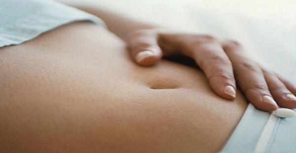 Căng tức bụng khi mang thai 3 tháng đầu có nguy hiểm không? - 1