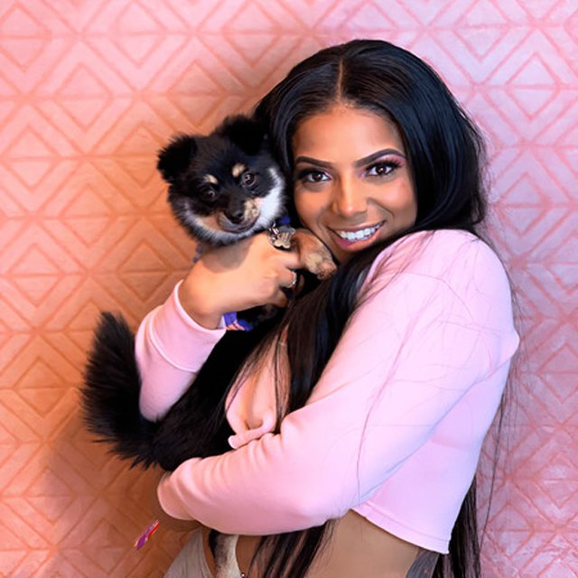 Mikayla dan anjingnya