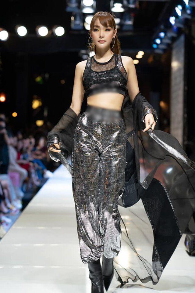 chan khong dai, catwalk thi thoang vap, li do gi khien minh hang luon xuat hien tai vi tri vedette? - 1