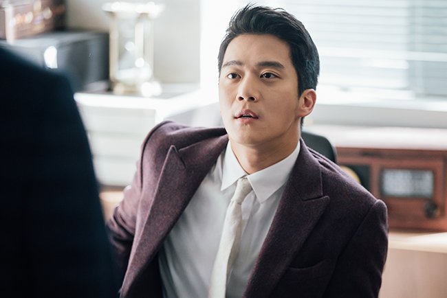 Ha Seok Jin Từ Chang Quản Gia Xeo Xắt Tới Vị Sếp Của Văn Phong Lấp Lanh