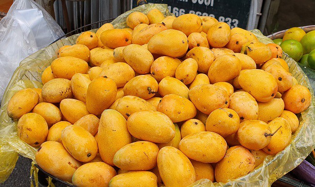 Xoài mini hạt lép bán tràn lan ở chợ, chị em mua tới tấp dù không biết ...