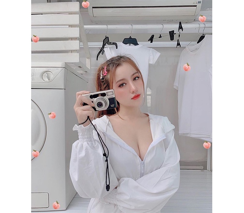 Gợi cảm, hotgirl và ống kính luôn là yếu tố hấp dẫn của các bức ảnh. Nhưng khi cô gái với lưng quay lại được khoe trọn vẹn, sẽ khiến người xem thực sự phải ngất ngây.