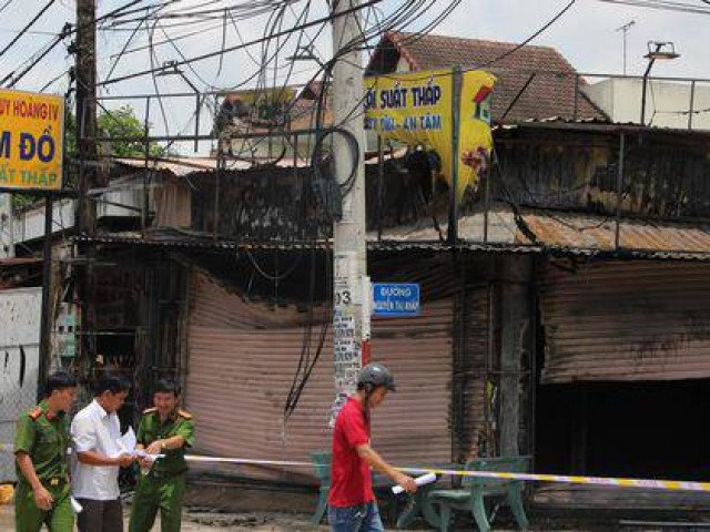 Cháy tiệm cầm đồ, khói bao trùm khu dân cư, ít nhất 3 người đã tử vong
