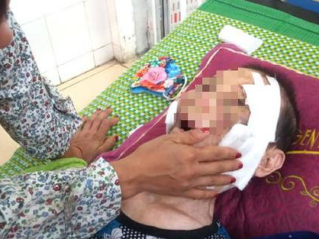Đau lòng con trai đánh mẹ già 84 tuổi bại liệt phải nhập viện cấp cứu