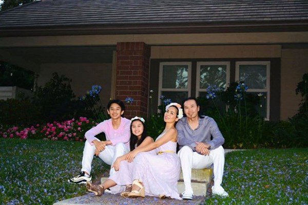 Theo gia đình sang Mỹ định cư, ca sĩ Trúc Linh ở nhà rộng 500m2, sống chung với mẹ chồng - 1