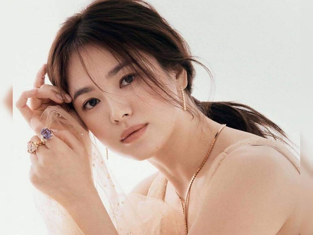 Ngôi sao 24/7: Song Hye Kyo vừa lộ diện, hội chị em đã vào bình luận: Không thể thở nổi