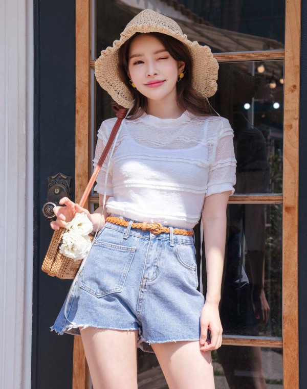 Mặc nội y ra sân bay, lấy khẩu trang làm bikini, những pha ăn mặc amp;#34;cạn lờiamp;#34; của chị em - 15