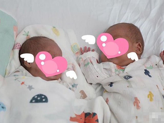 Mẹ khóc cạn nước mắt nhìn 2 con chào đời bé như bàn tay, 4 tháng sau nhận tin mừng