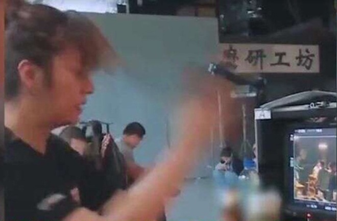 Lần đầu Triệu Vy nổi giận, ném đồ đạc lung tung, lớn tiếng quát mắng diễn viên - 4