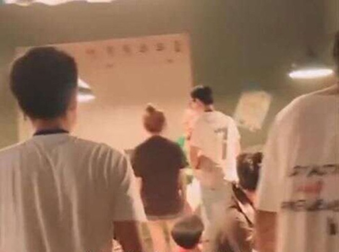 Lần đầu Triệu Vy nổi giận, ném đồ đạc lung tung, lớn tiếng quát mắng diễn viên - 5