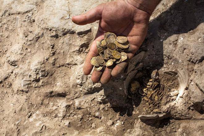 Nhóm thiếu niên Israel đào được kho báu Ai Cập hơn 1.000 năm - 1